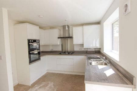 3 bedroom terraced house to rent - Photo 4