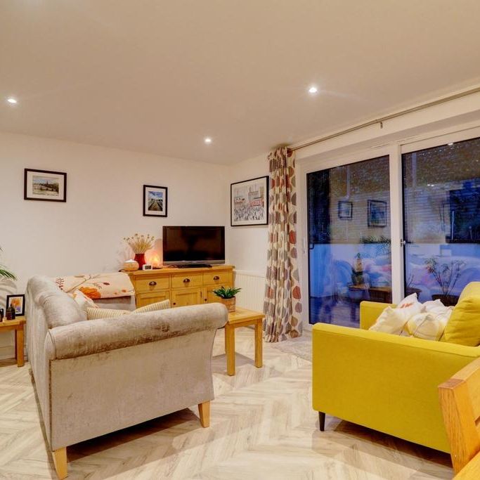 2 bedroom maisonette to rent - Photo 1