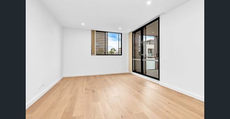 Private outlook and lots of natural light - Photo 2