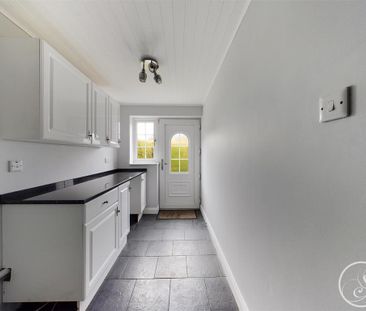 3 bedroom detached house to rent - Photo 3