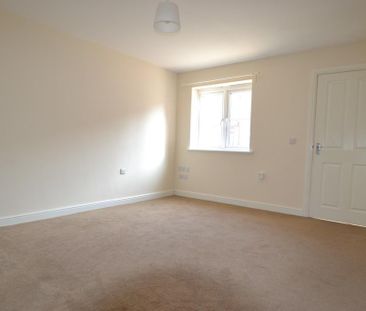 3 bedroom semi-detached house to rent - Photo 4