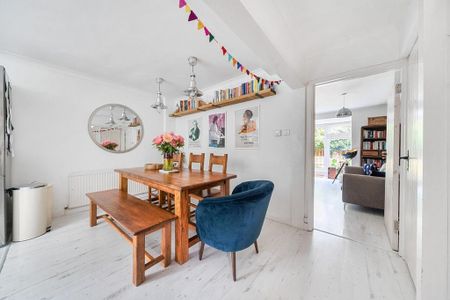4 bedroom detached house to rent - Photo 3