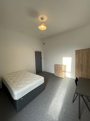 10 bedroom house share to rent - Photo 1