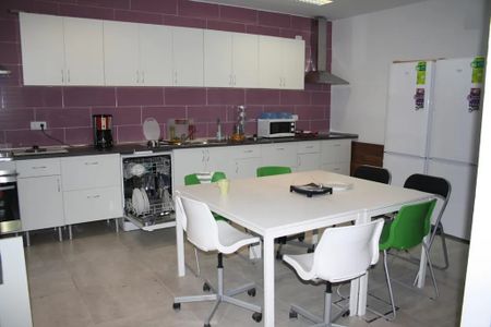 Calle Porvenir, Sevilla, Andalusia 41013 - Photo 5