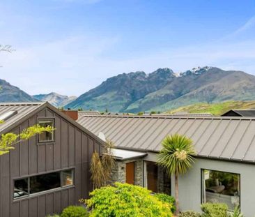 Large and pet-friendly! - Photo 5