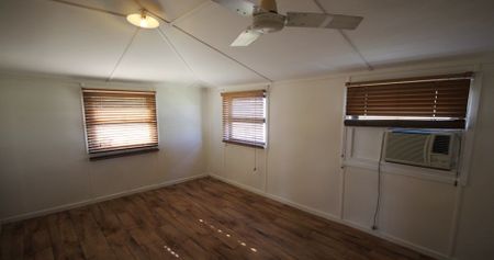 Conveniently located high-set 4 bedroom home. - Photo 3