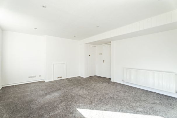 Available unfurnished now - Photo 1