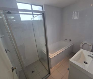 Luxury unit between Westfield & Station - Photo 3