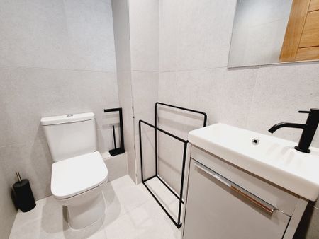 2 Bed Student Accommodation - Photo 2