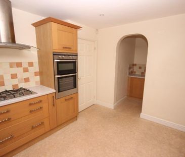4 bedroom detached house to rent - Photo 2