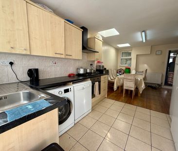 Room in a Shared House, Harrow Road, E6 - Photo 4