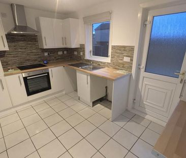 2 bedroom semi-detached house to rent - Photo 4