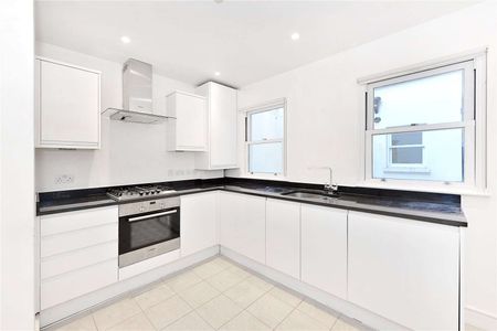 SHARER FRIENDLY - A spacious three bedroom apartment arranged over two floors and set in 935 sq ft, located 0.4 miles to UCL University. - Photo 4