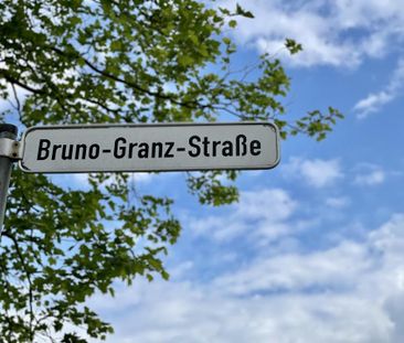 Moderne 1-Raumwohnung mit LED-Spots und bodengleicher Dusche - Photo 2