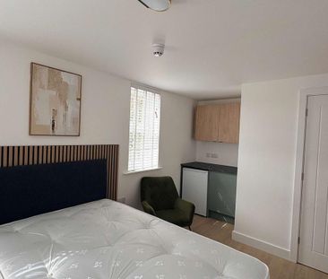 5 bedroom house of multiple occupation to rent - Photo 2