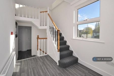 1 bedroom in a house share to rent - Photo 2