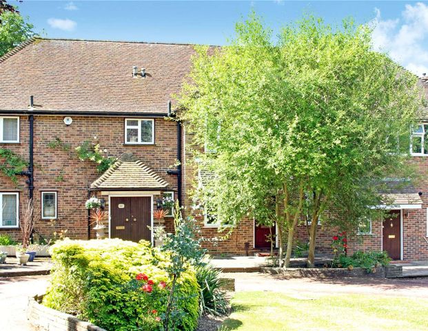 The property, situated in a convenient and popular location has three bedrooms, a reception room split into dining and living areas, a conservatory, study, kitchen and two bath/shower rooms. - Photo 1