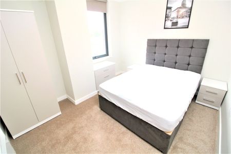 3 bedroom Flat To Rent - Photo 3