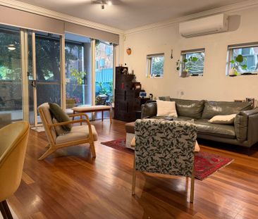 Fabulous Fully Furnished Garden Apartment In Ideal Location - Photo 3