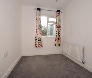 3 bedroom end of terrace house to rent - Photo 3