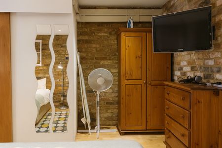 Studio Flat, Fullwood's Mews, N1 - Photo 3