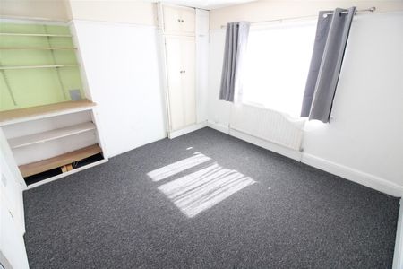 Wellington Road North, Hounslow - Photo 2