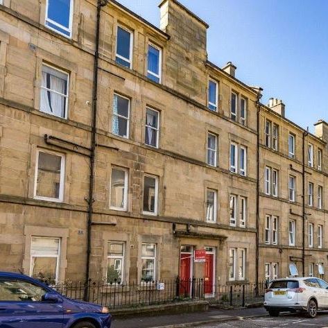 4 bedroom flat to rent - Photo 2