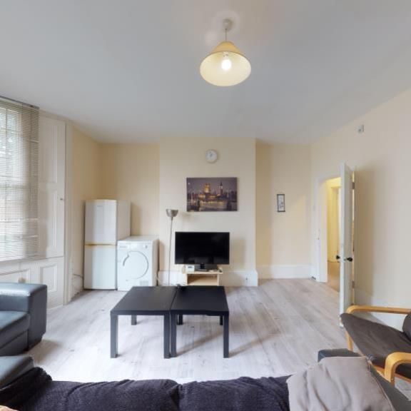 5 bedroom flat to rent - Photo 1