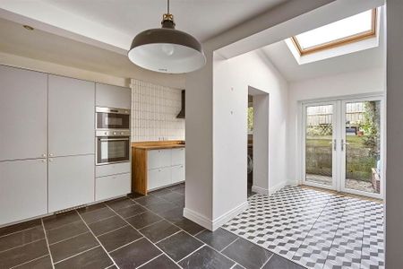 4 Downshire Place, Holywood, BT18 9LR - Photo 5