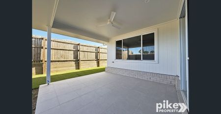 Kinma Valley Family Home - Multiple Living Spaces - Photo 3