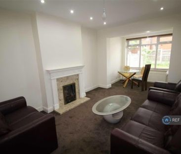 3 bedroom semi-detached house to rent - Photo 2