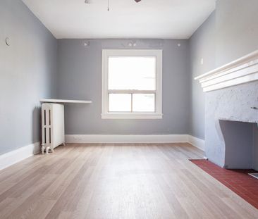 For Lease - 971A Bloor Street, Toronto, Ontario - Photo 3