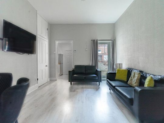 3 bedroom ground floor flat to rent - Photo 1