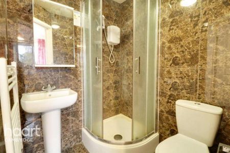 1 bedroom in a house share to rent - Photo 4