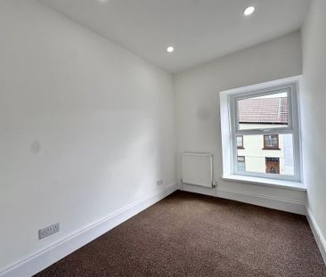 3 bedroom end of terrace house to rent - Photo 4