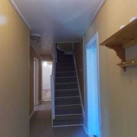 6 BEDROOM HOUSE (SHORT WALK TO QUEEN'S) [$750 PER BEDROOM DISCOUNTED] - Photo 4