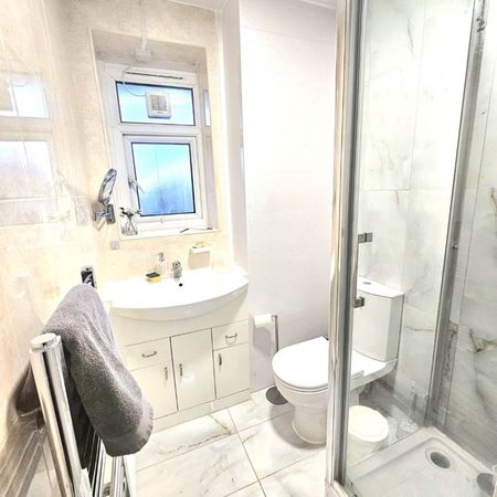 3 Bed Maisonette, Whitlock Drive, SW19 - Photo 4