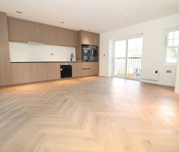 Lyons Court, Dorking, RH4 - Photo 1