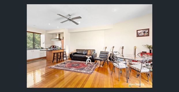 One minute walk to Waterfront! - Photo 1