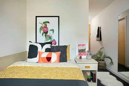 Double Wheelchair Accessible Ensuite - Photo 5