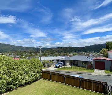Sunny 3 Bedroom Home in Wainuiomata - Photo 3