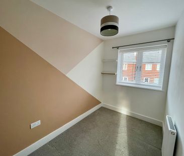 3 bedroom semi-detached to let - Photo 5