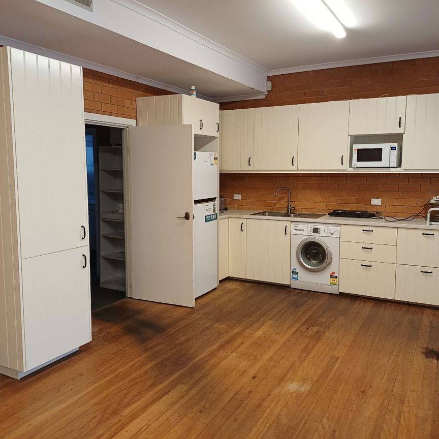 Melba - Photo 1