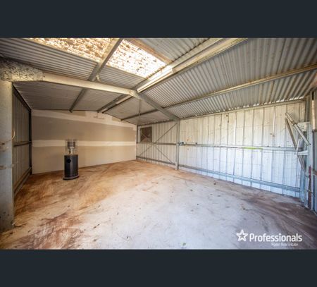 22 Denny Pl, Melton South, Vic 3338 - Photo 3