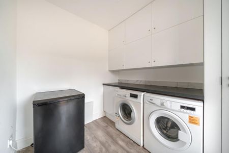 1 bedroom in a house share to rent - Photo 5