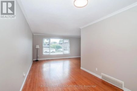 92 FORTROSE CRESCENT - Photo 3