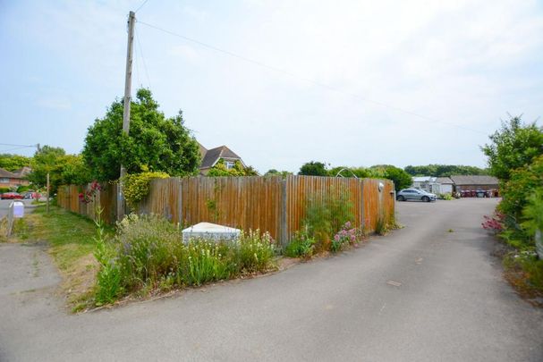 4 bedroom semi-detached house to rent - Photo 1