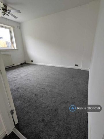 3 bedroom end of terrace house to rent - Photo 3
