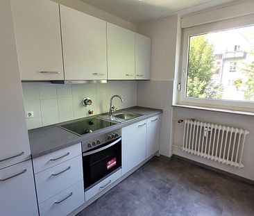 Renovierte 2-Zimmer-Wohnung mit Einbauküche und Balkon - Foto 3