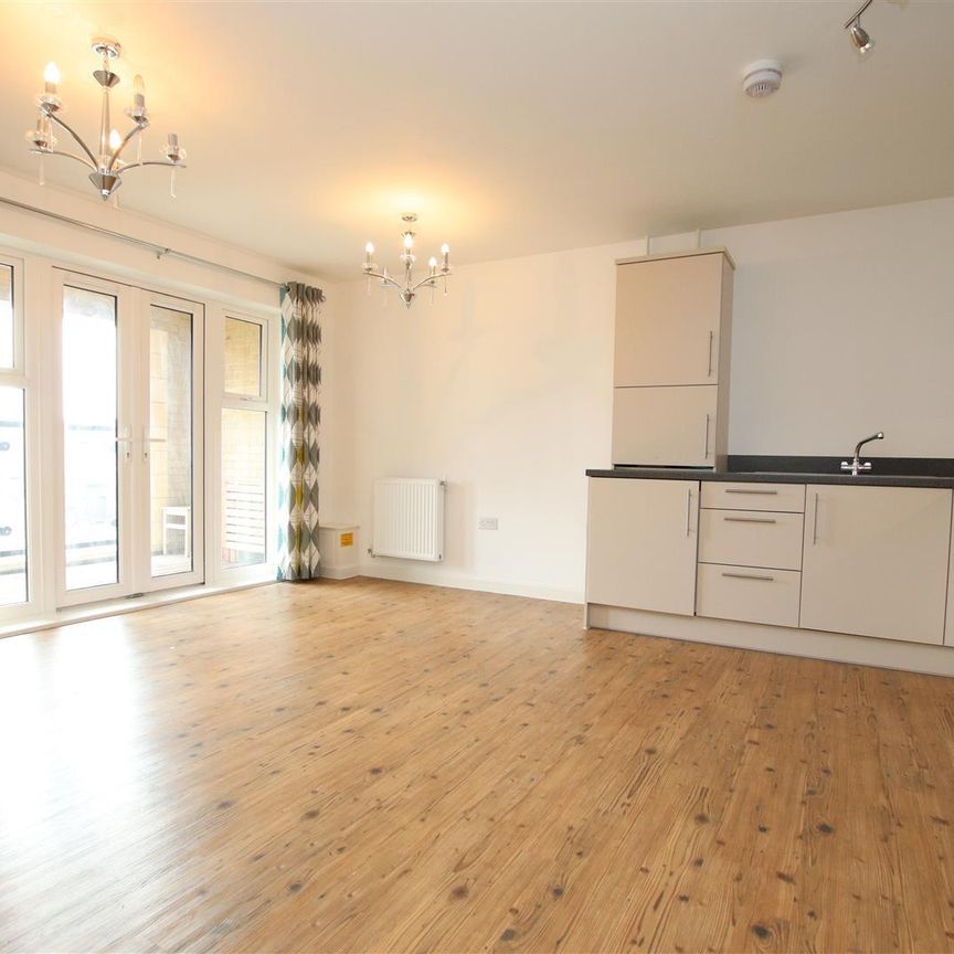 2 bedroom Apartment to let - Photo 1